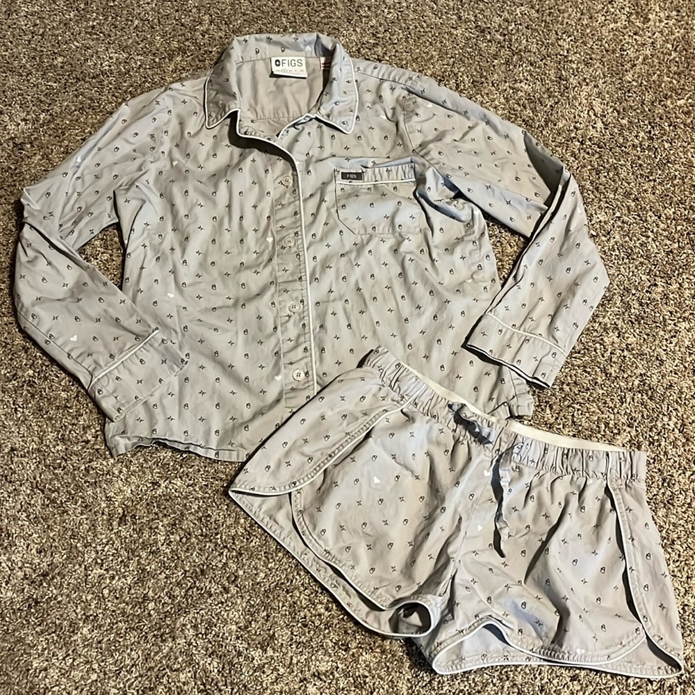 Figs lounge wear top in small
